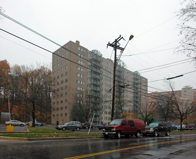 The Essex House in Takoma Park, MD - Foto de edificio - Building Photo