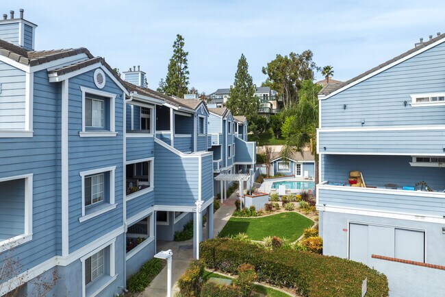 Lakeview Terrace Condominiums in Placentia, CA - Building Photo - Building Photo