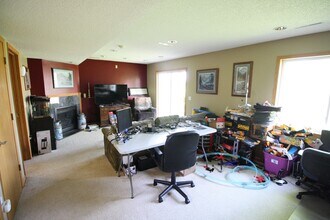 2827 18th Ave E in Shakopee, MN - Building Photo - Building Photo