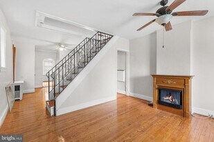 345 W Mt Pleasant Ave in Philadelphia, PA - Building Photo