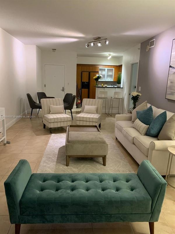 335 S Biscayne Blvd in Miami, FL - Building Photo - Building Photo