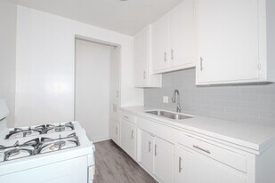 1131-1135 E. 4th St. in Long Beach, CA - Building Photo