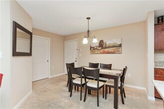 5475 Vineland Rd in Orlando, FL - Building Photo - Building Photo