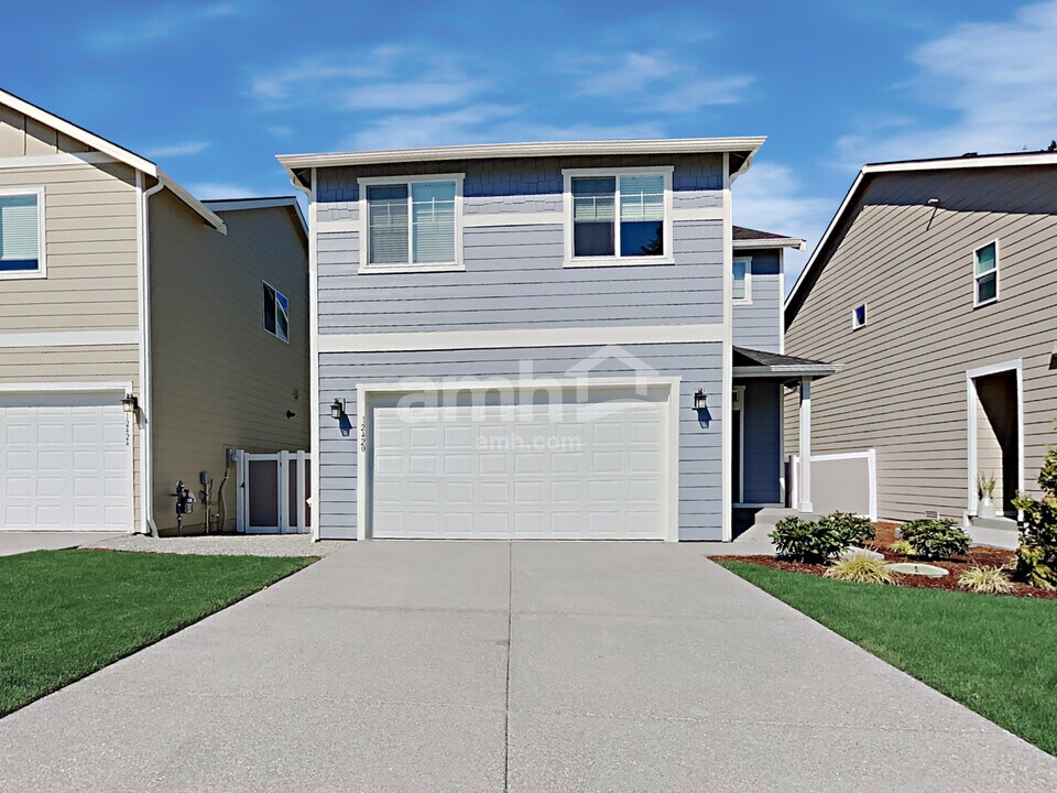 12420 83rd Ave E in South Hill, WA - Foto de edificio