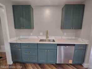 628 E Jarvis Ave in Hazel Park, MI - Building Photo - Building Photo