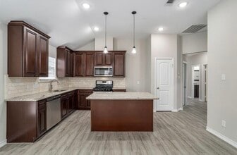 126 Jane Dr in Columbus, TX - Building Photo - Building Photo