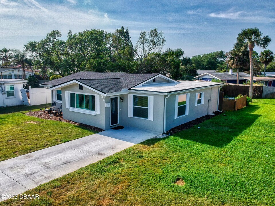 52 Palm Dr in Ormond Beach, FL - Building Photo