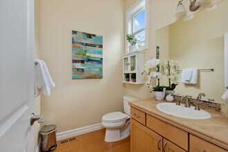 351 Lind Ave NW in Renton, WA - Building Photo - Building Photo