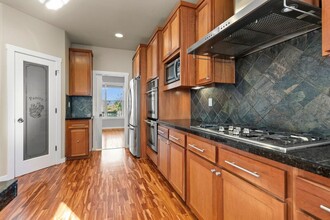 15119 SW Greenfield Dr in Tigard, OR - Building Photo - Building Photo