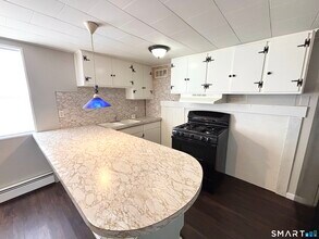 12 Mountain Ave in New London, CT - Building Photo - Building Photo