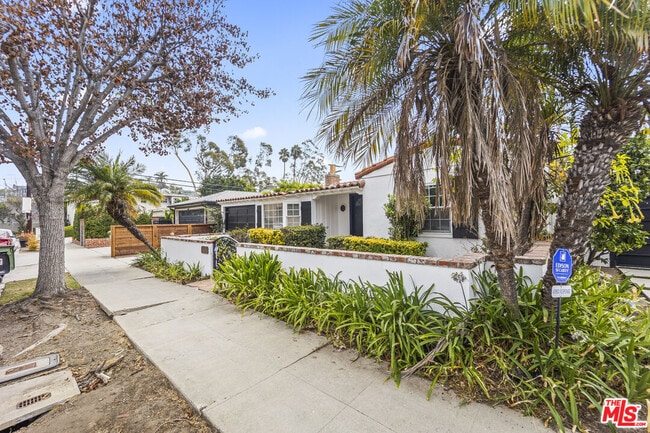 11320 Homedale St in Los Angeles, CA - Building Photo - Building Photo