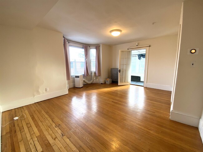 87 Summer St, Unit 2 in Somerville, MA - Foto de edificio - Building Photo