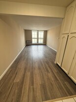 3402 N Oakland Ave, Unit 305 in Milwaukee, WI - Building Photo