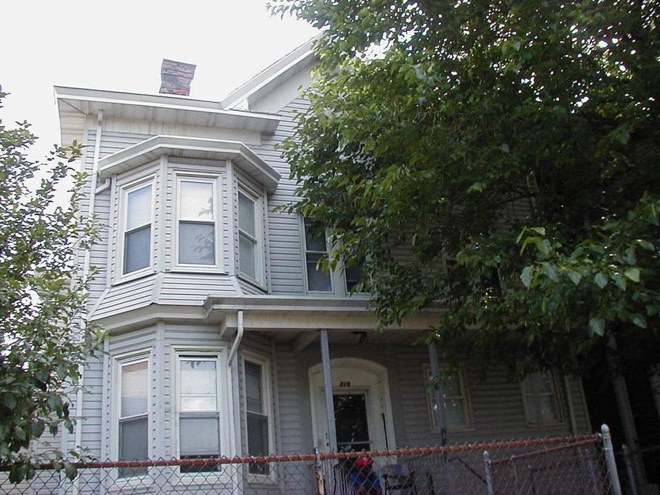 310-312 Broadway in Paterson, NJ - Building Photo