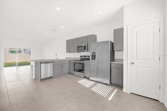 2992 Skyline Lp in Kissimmee, FL - Building Photo - Building Photo