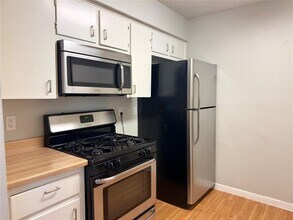 115 Waller St in Austin, TX - Foto de edificio - Building Photo