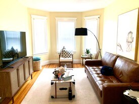 36 St Margaret St, Unit 1st floor in Boston, MA - Building Photo