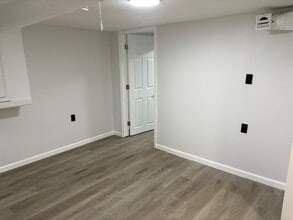 327 Dover St, Unit 329 in Bridgeport, CT - Foto de edificio - Building Photo