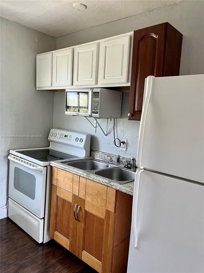 5010 Pembroke Rd in Hollywood, FL - Building Photo - Building Photo