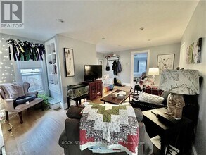 36 Lake St in St Catharines, ON - Building Photo - Building Photo