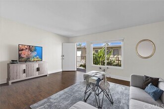 271 16th Pl-Unit -A in Costa Mesa, CA - Building Photo - Building Photo