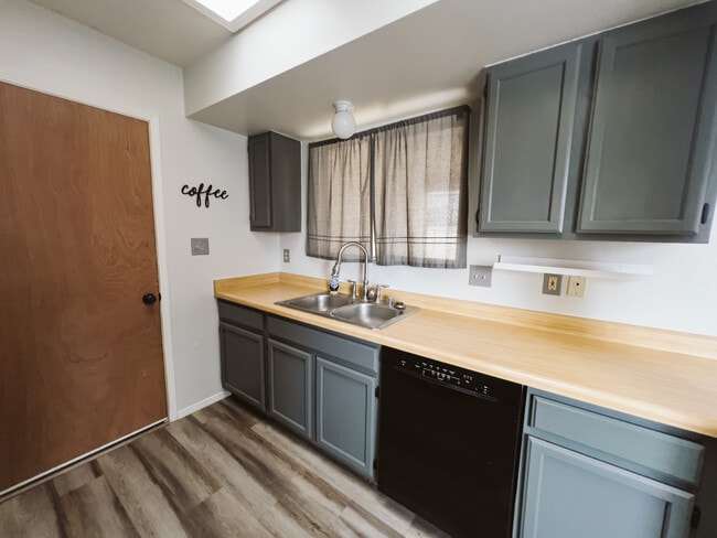 964 Charles Dr NE in Rio Rancho, NM - Building Photo - Building Photo