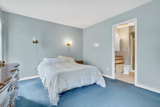 17829 59 Av in Surrey, BC - Building Photo - Building Photo