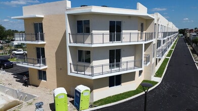 The Trail Lofts in Miami, FL - Foto de edificio - Building Photo