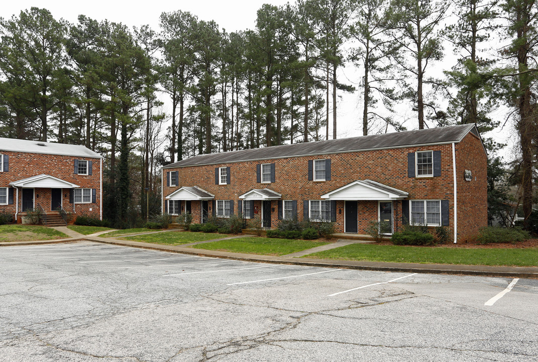 Colonial Arms Apartments in Raleigh, NC - Building Photo