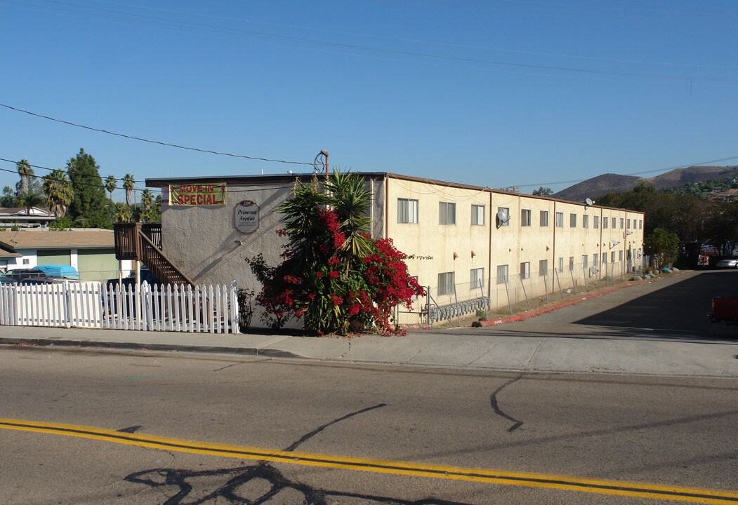 Primrose Avenue Apartments in Vista, CA - Foto de edificio