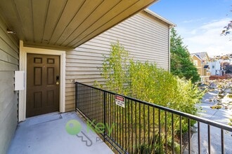 734 N 94th St in Seattle, WA - Foto de edificio - Building Photo