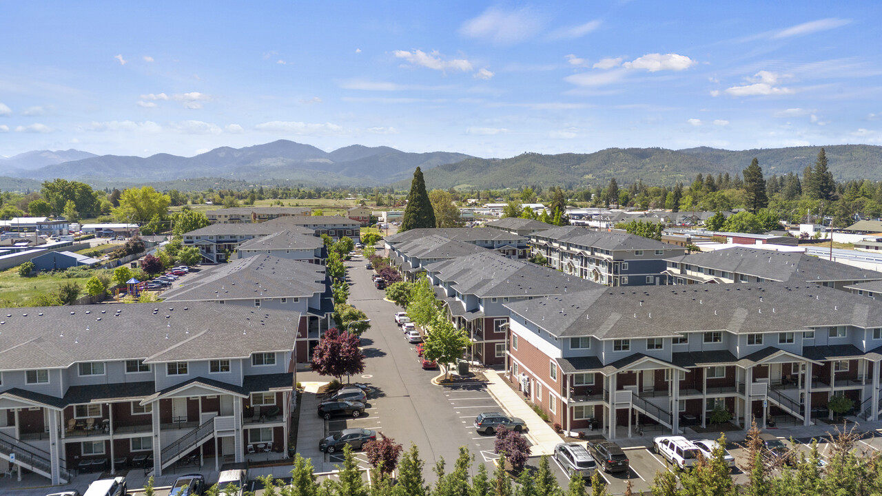 Orchard Glen Estates in Medford, OR - Foto de edificio