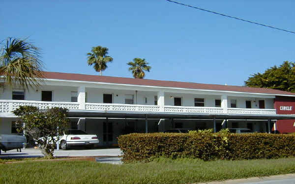 Circle South Apartments in Treasure Island, FL - Foto de edificio