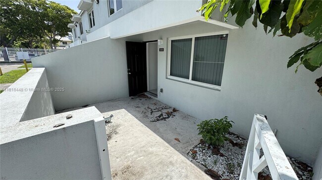 1958 NW 4th Ct in Miami, FL - Building Photo - Building Photo