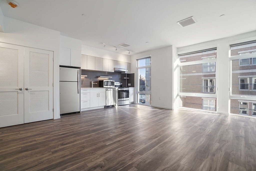 853 Beacon St, Unit 307 in Boston, MA - Building Photo