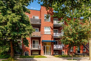 749 Desnoyers Rue in Montréal, QC - Building Photo