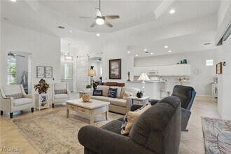 11119 Laughton Cir in Ft. Myers, FL - Foto de edificio - Building Photo