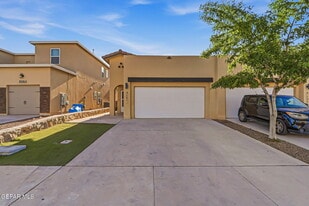 717 HC Gilbert Minjares Dr in Socorro, TX - Building Photo