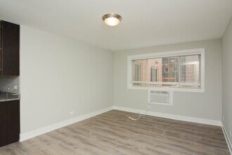535 W Surf St in Chicago, IL - Foto de edificio - Building Photo