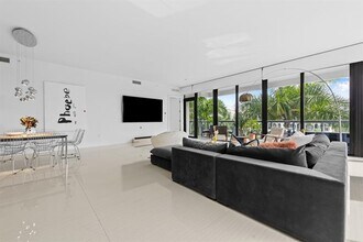 60 Hendricks Isle in Fort Lauderdale, FL - Building Photo - Building Photo