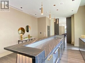 25 Holly St in Toronto, ON - Building Photo - Building Photo