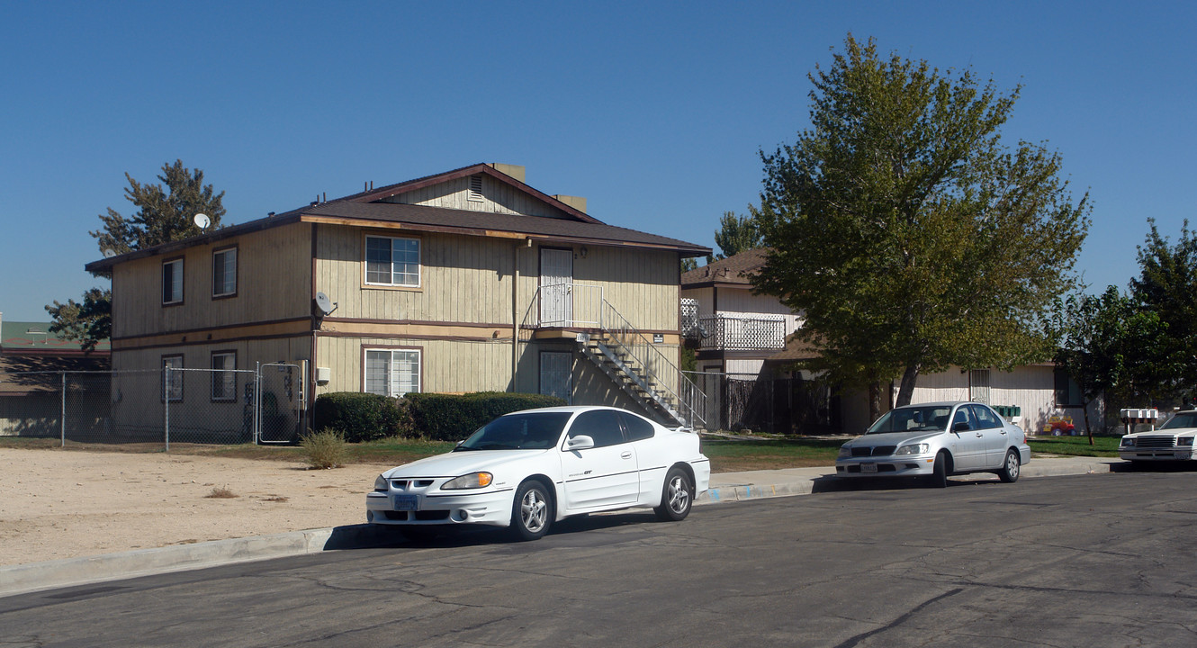 15754 Tern Rd in Victorville, CA - Building Photo