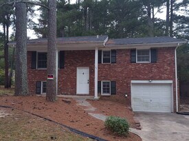 95 Hidden Brook Ct in Atlanta, GA - Building Photo