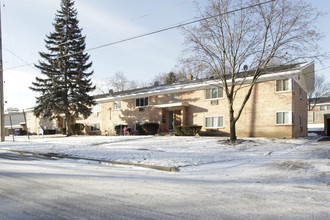 Woodsedge Apartments in Wyoming, MI - Foto de edificio - Building Photo