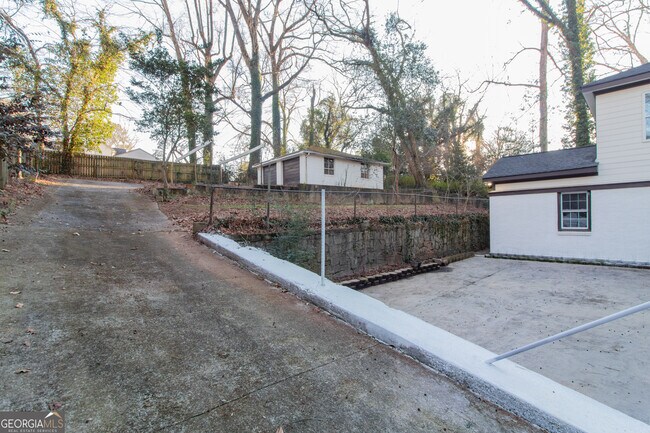 2531 Midway Rd in Decatur, GA - Foto de edificio - Building Photo