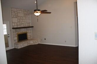 1816 Woodstone Dr in Kerrville, TX - Building Photo - Building Photo