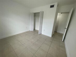 525 W 69th St, Unit XXX in Hialeah, FL - Building Photo - Building Photo