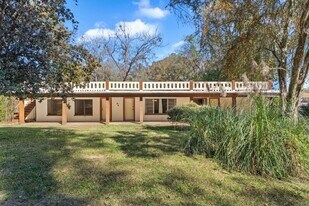 1210 Firethorne Ln in Tallahassee, FL - Building Photo