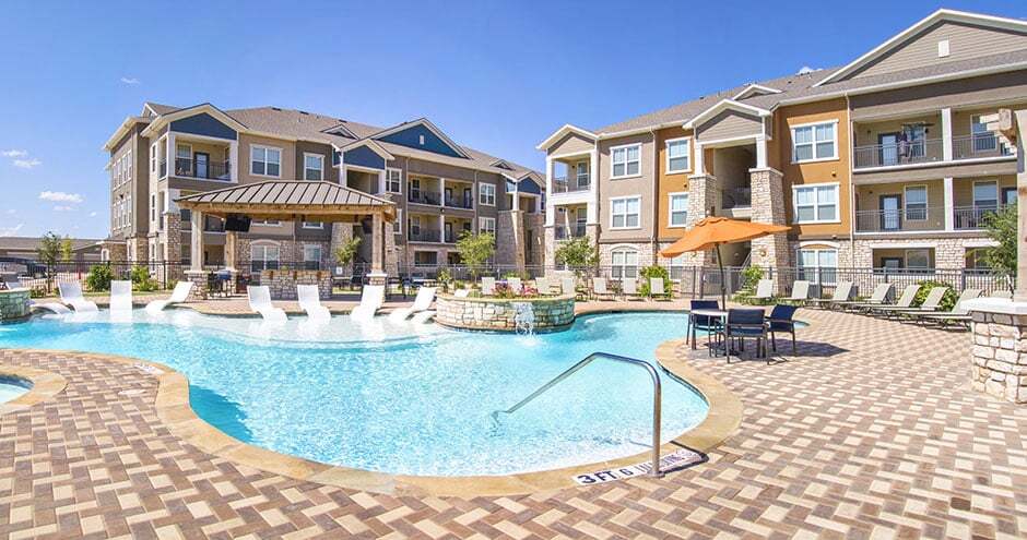 The Oasis at Pavilion Park Apartments in Midland, TX - Building Photo