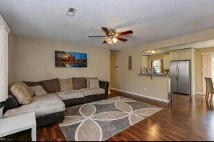 4625 Camellia Dr in Suffolk, VA - Building Photo